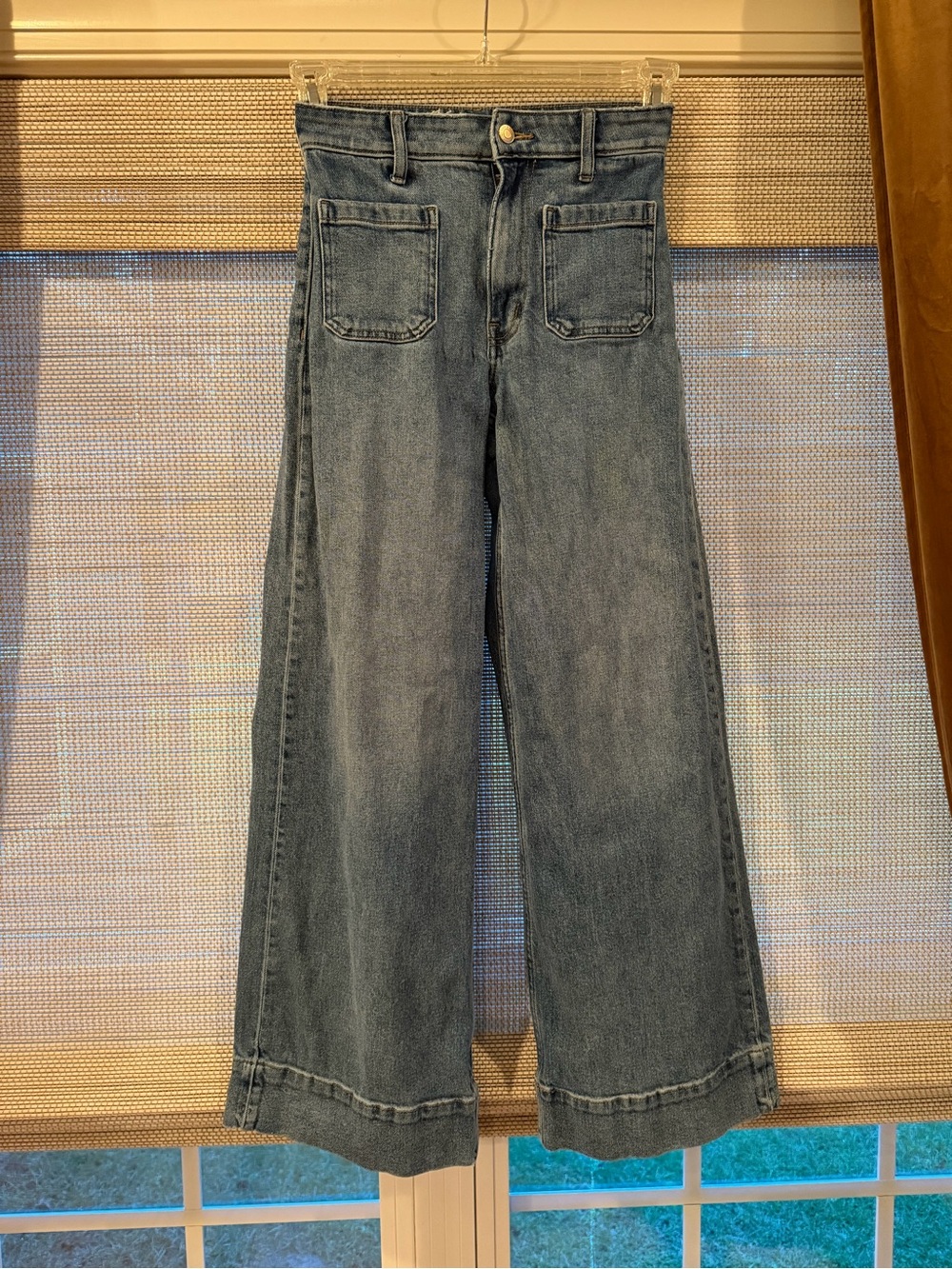 H&M women’s wide leg ankle crop stretch Jeans in Medium Blue Wash